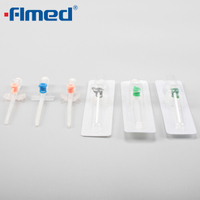 I.V. Enjeksiyon bağlantı noktası ve kanatları olan kanül, steril